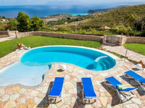 Nice small villa with private pool and wonderful seaview